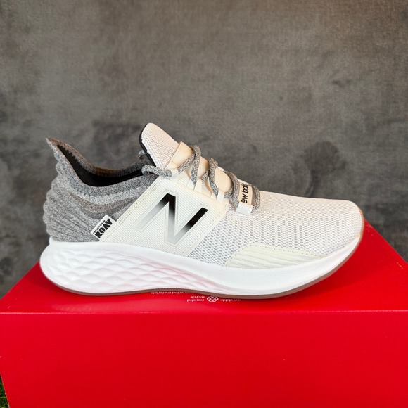 New Balance Fresh Foam Roav Tee Shirt Running Shoes White Grey Womens size 6 - Picture 2 of 13